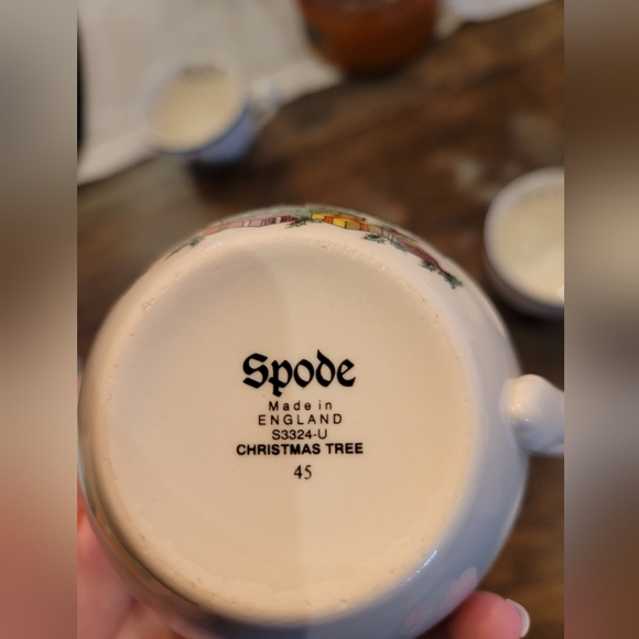 (4) Spode Christmas Tea/Coffee Cups - Picture 3 of 7